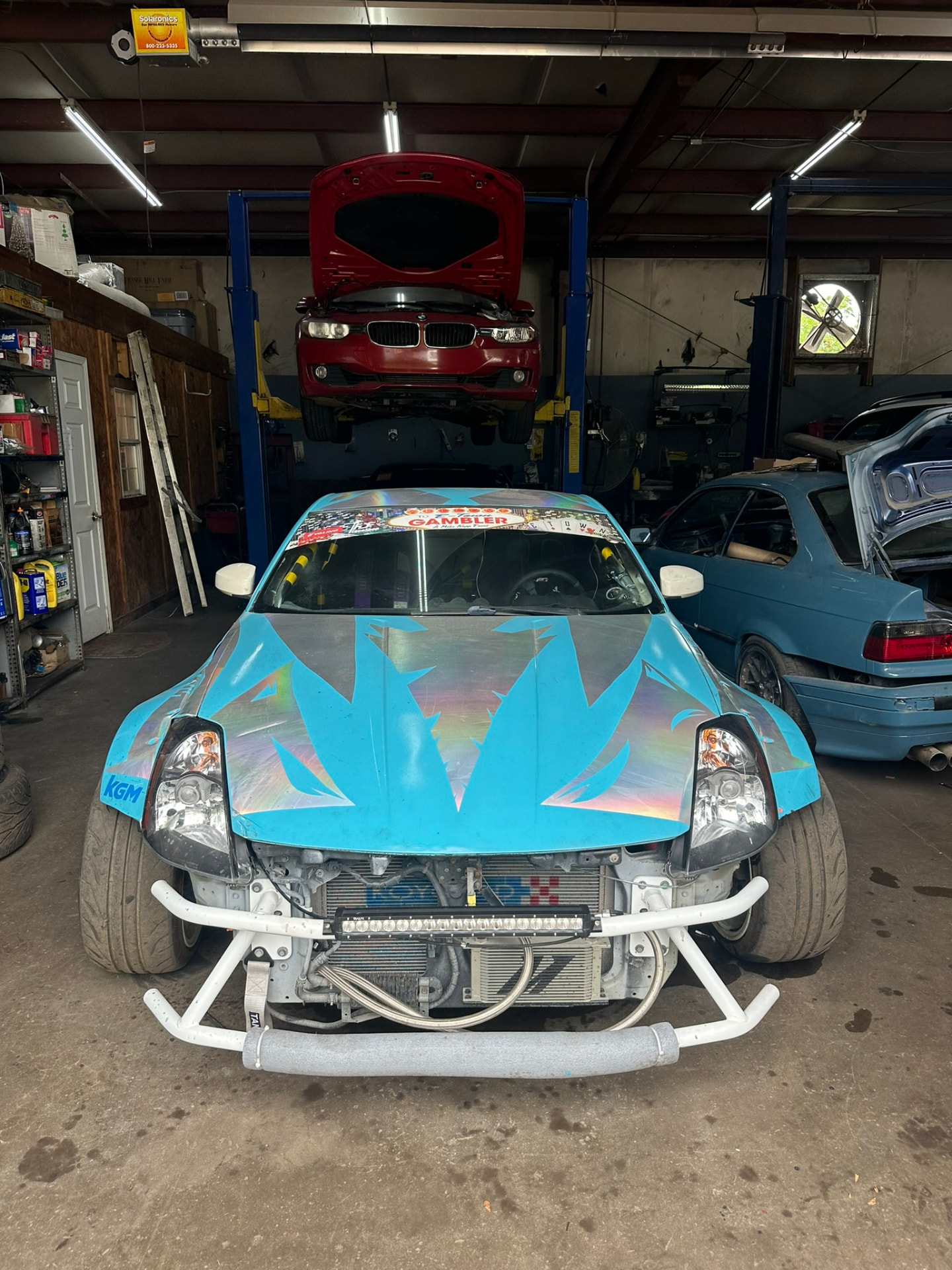 Drift Nissan 350Z at Auto Recon Center